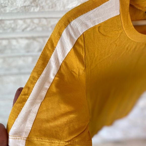 Ambiance Women's Short Sleeve Crop Top in S/M/L - Picture 3 of 4